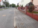 Zahájená oprava chodníku na ulici Pavla Strádala