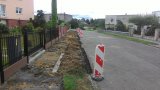 Oprava chodníků na ul. Čapkova úspěšně pokračuje.