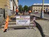 Zahájena oprava chodníku na ulici 1. máje